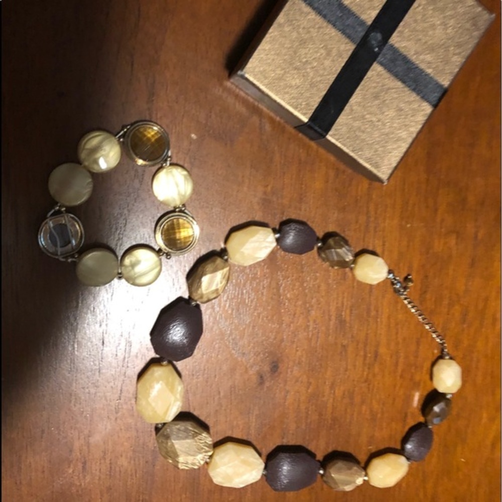 Necklace and bracelet set